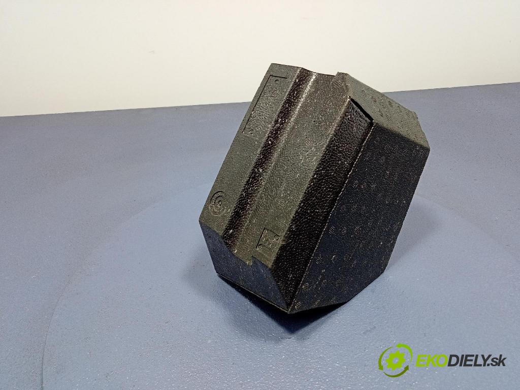 Audi Q7 2024 výstuha narazník zad 4M0807574A