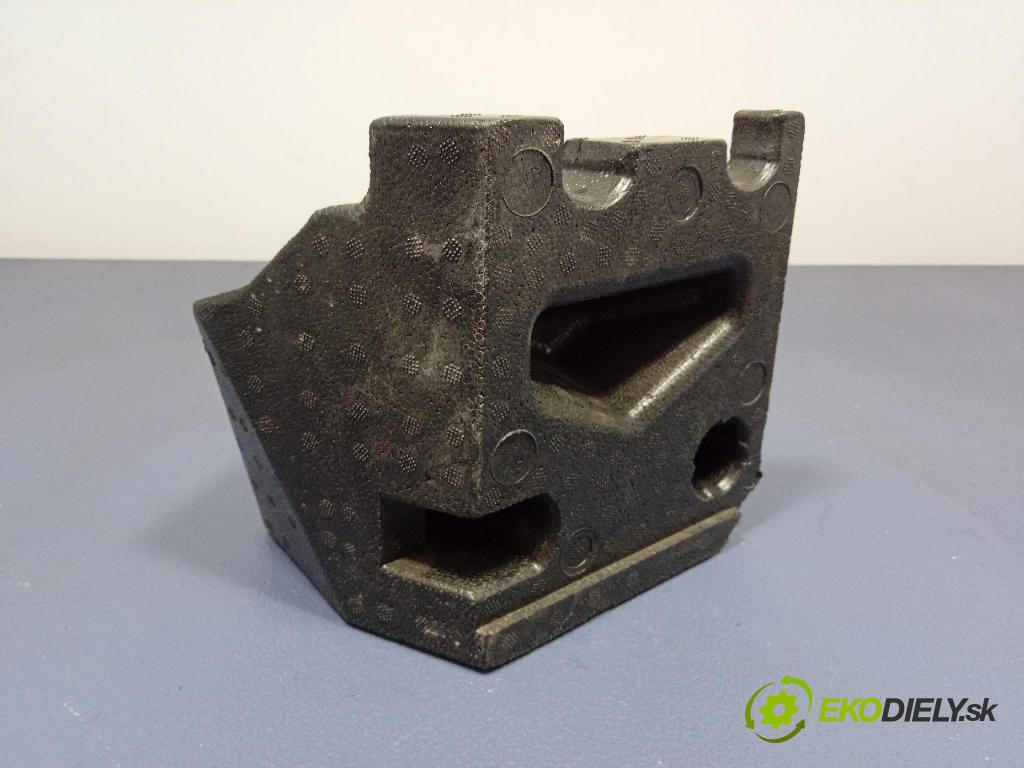 Audi Q7 2024 výstuha narazník zad 4M0807573A