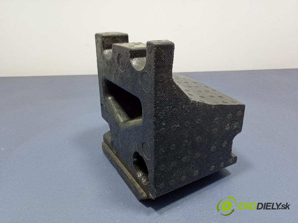 Audi Q7 2024 výstuha narazník zad 4M0807573A