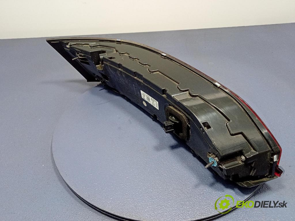 Audi Q7 2024 svetlo / reflektor zad Prava: Vnútri: 4M0945076B
