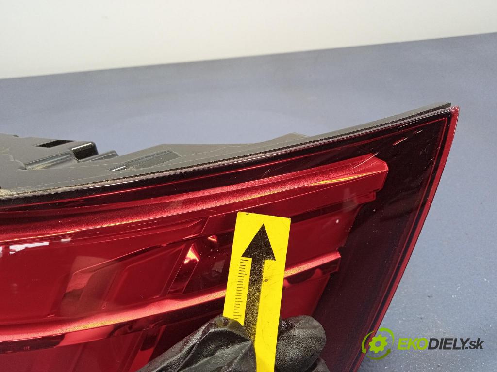 Audi Q7 2024 světlo Zad: Práva: Uvnitř 4M0945076B