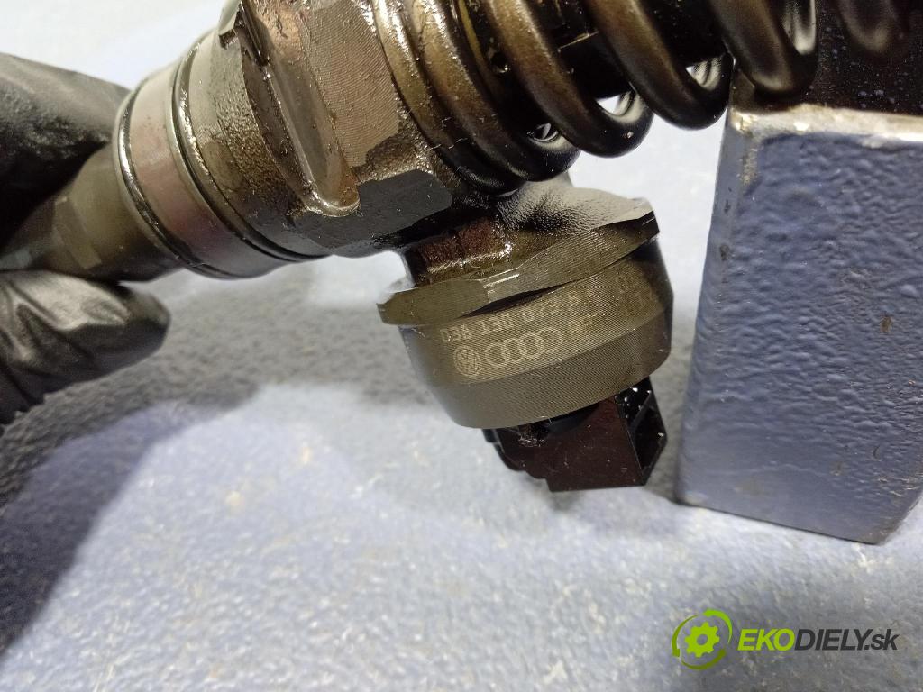 Audi A6 2003 vstrek 038130073BA