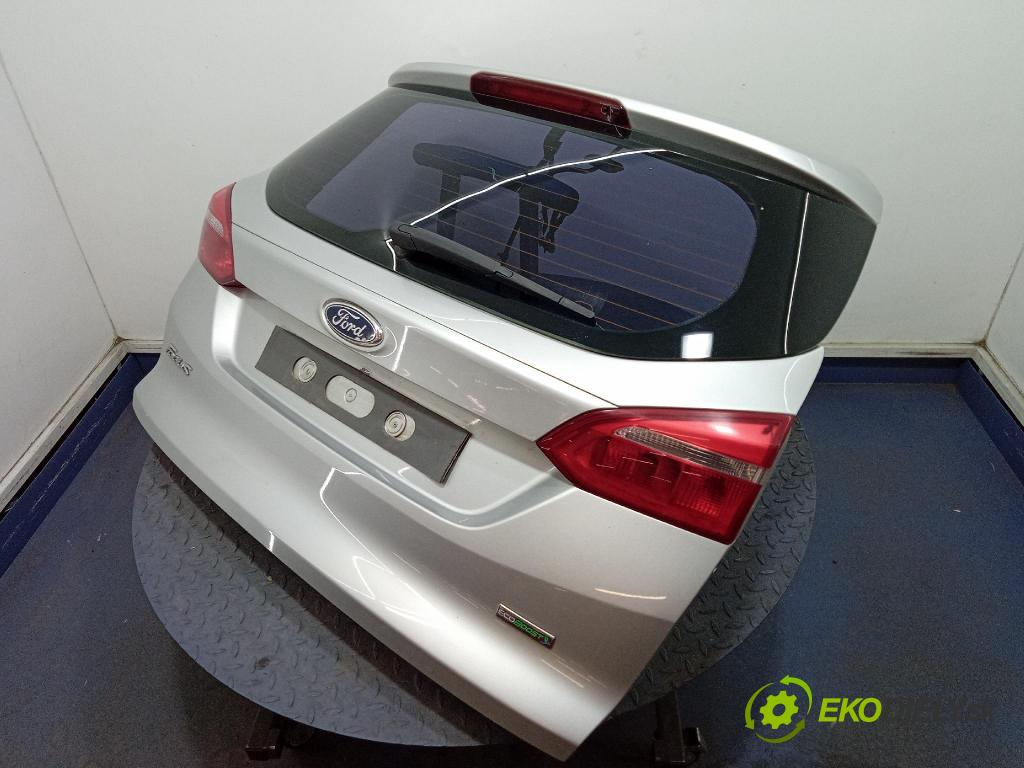 Ford Focus 2016 zadna dveře kufra: kufra: