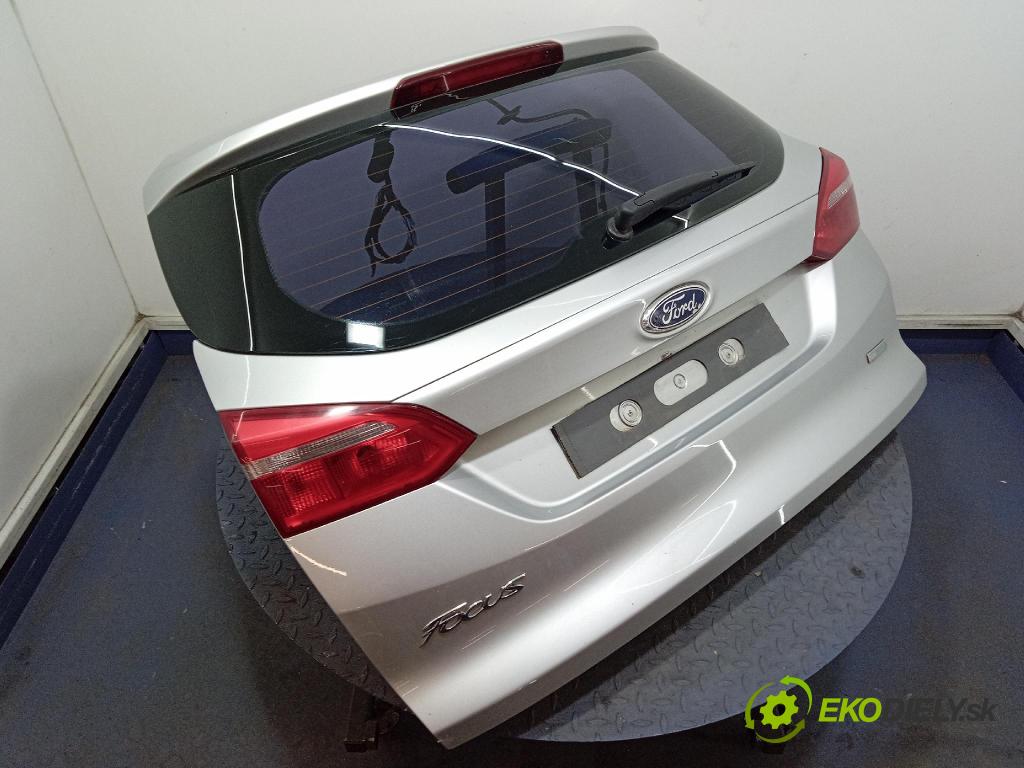 Ford Focus 2016 zadna dveře kufra: kufra: