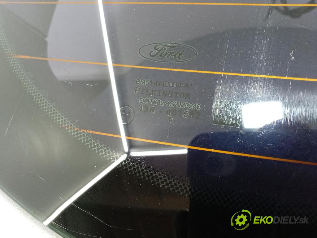 Ford Focus 2016 zadna dveře kufra: kufra:
