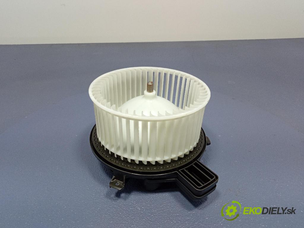 Audi Q7 2024 ventilátor Vzduch: 8D1820021