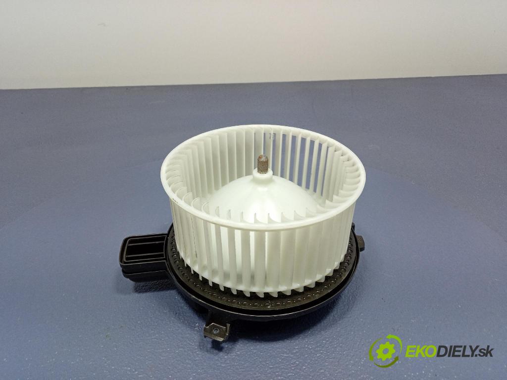 Audi Q7 2024 ventilátor Vzduch: 8D1820021