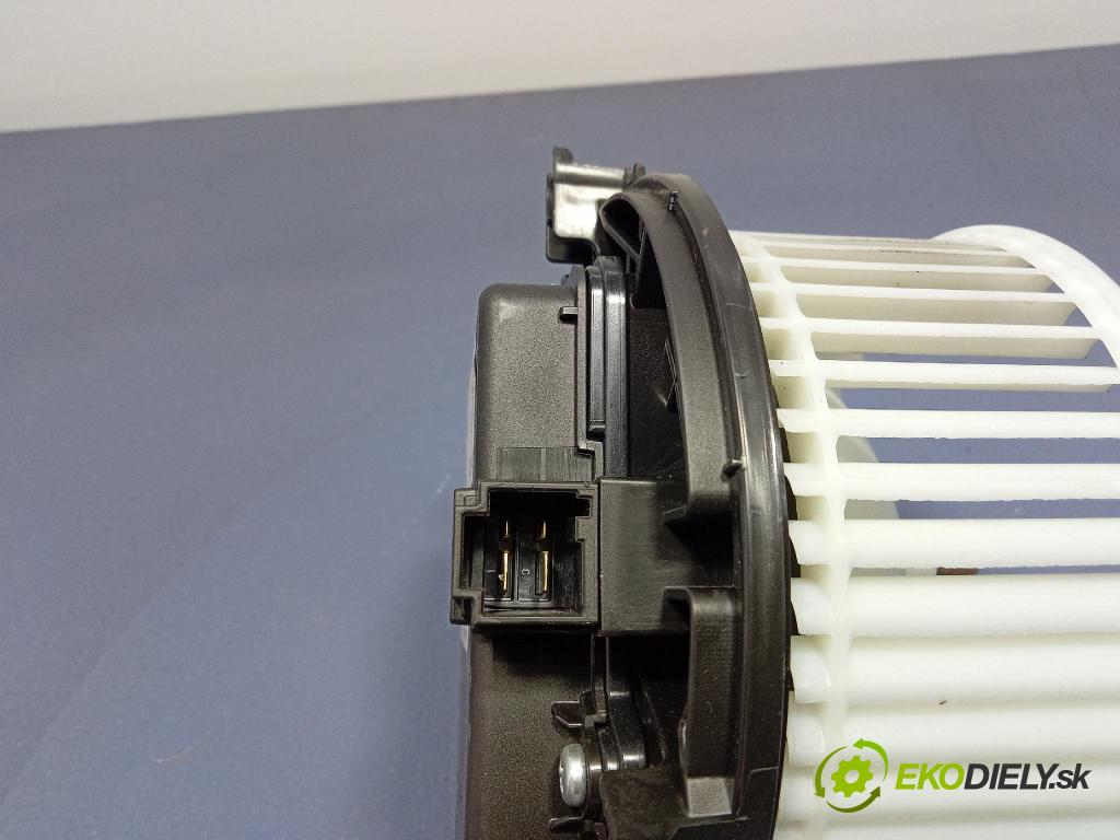 Audi Q7 2024 ventilátor Vzduch: 8D1820021
