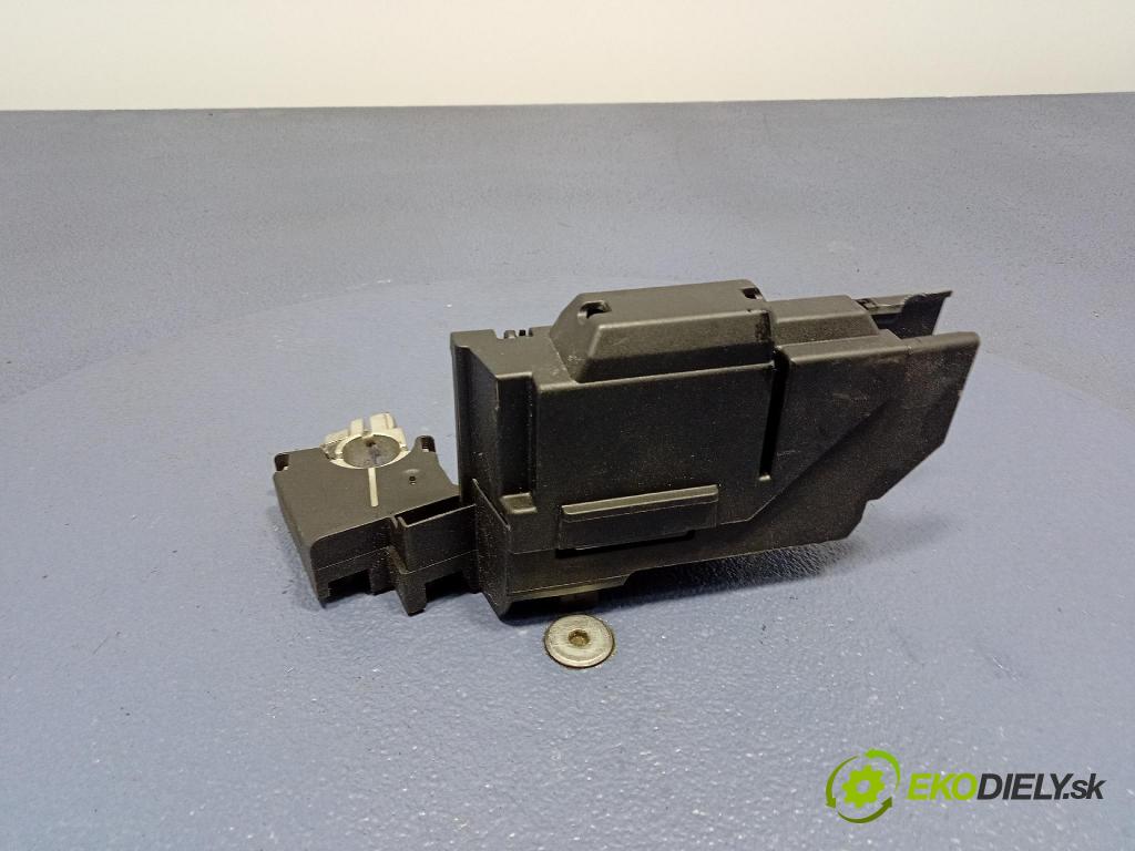 Audi Q7 2024 skrinka Poistky: 4N0915459C