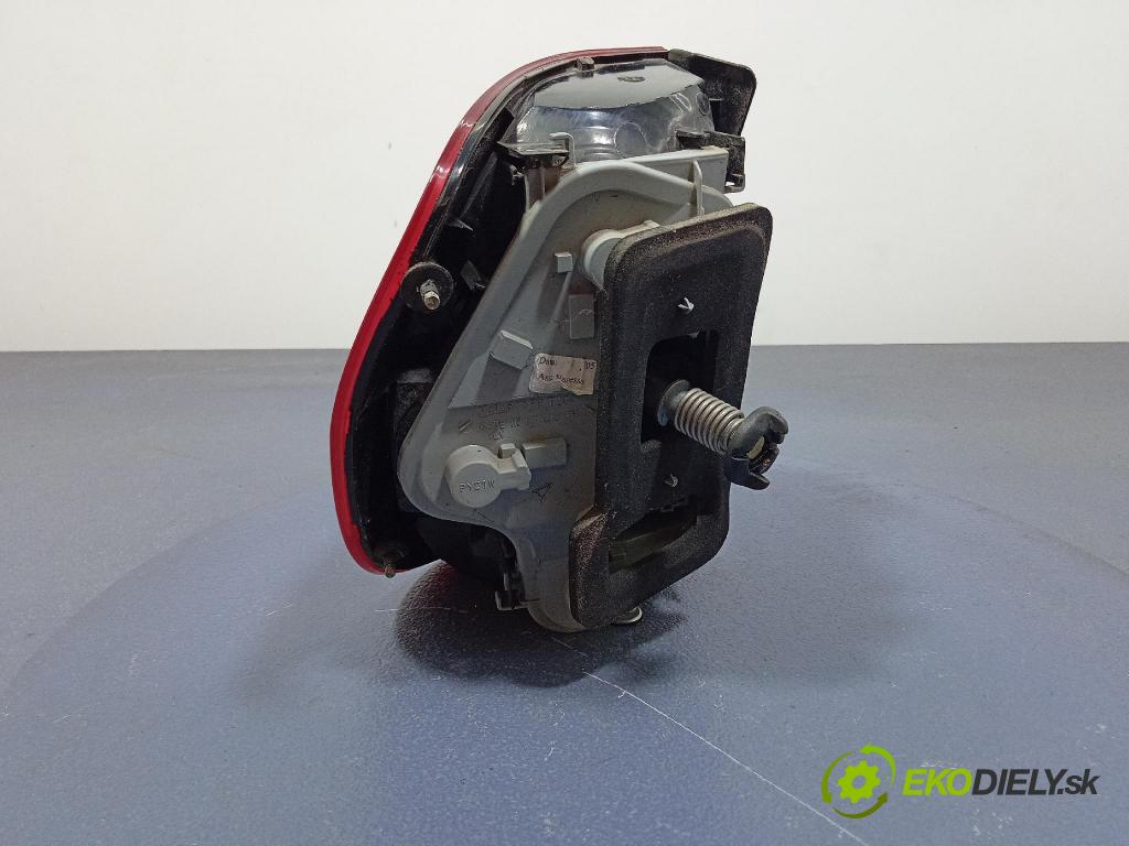 Vw Fox 2006 svetlo / reflektor zad Prava: Vonkajsia: 5Z0945096