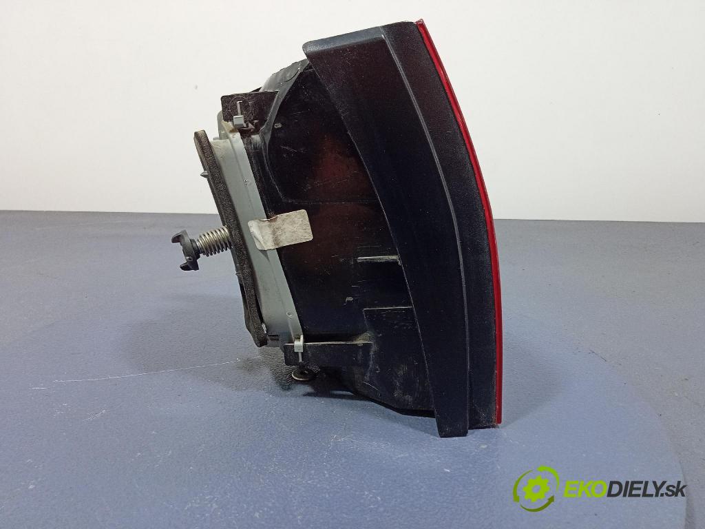 Vw Fox 2006 svetlo / reflektor zad Prava: Vonkajsia: 5Z0945096