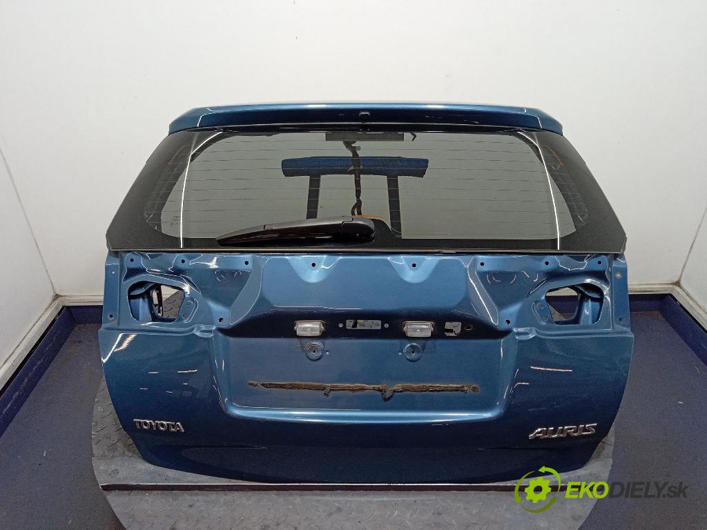 Toyota Auris 2016 zadna dveře kufra: kufra:
