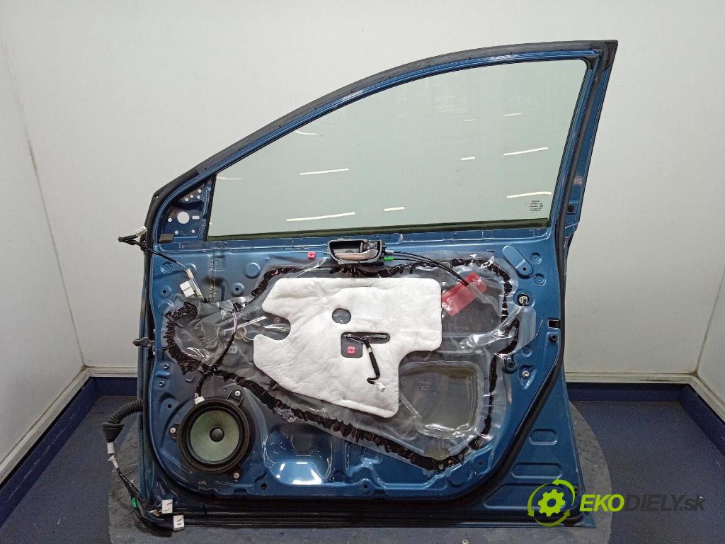 Toyota Auris 2016 dveře před prave 