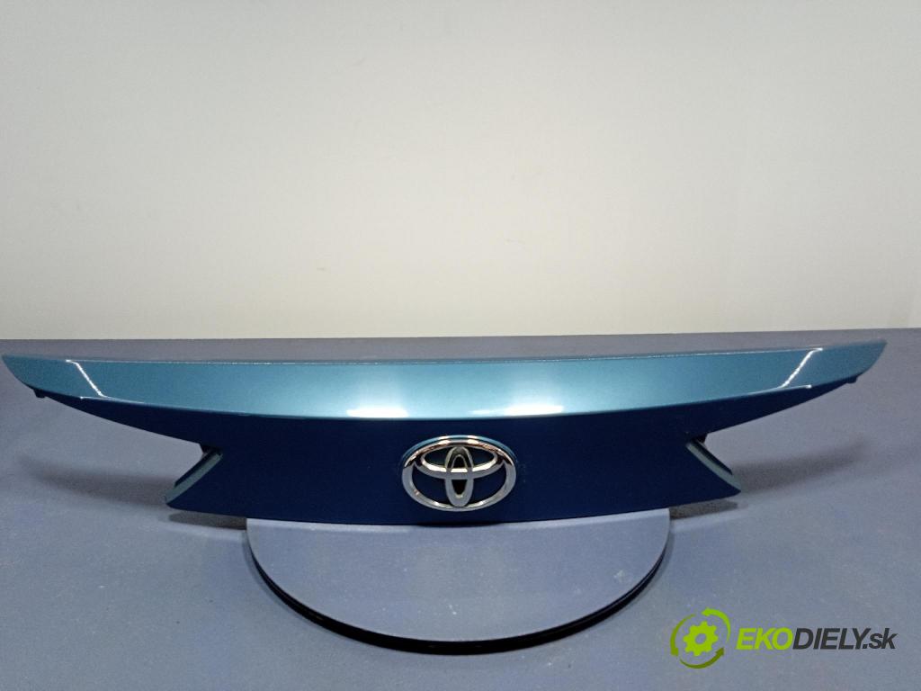Toyota Auris 2016 zaslepka: zad 76811-02830