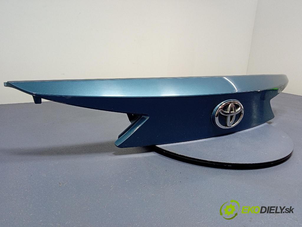 Toyota Auris 2016 zaslepka: zad 76811-02830