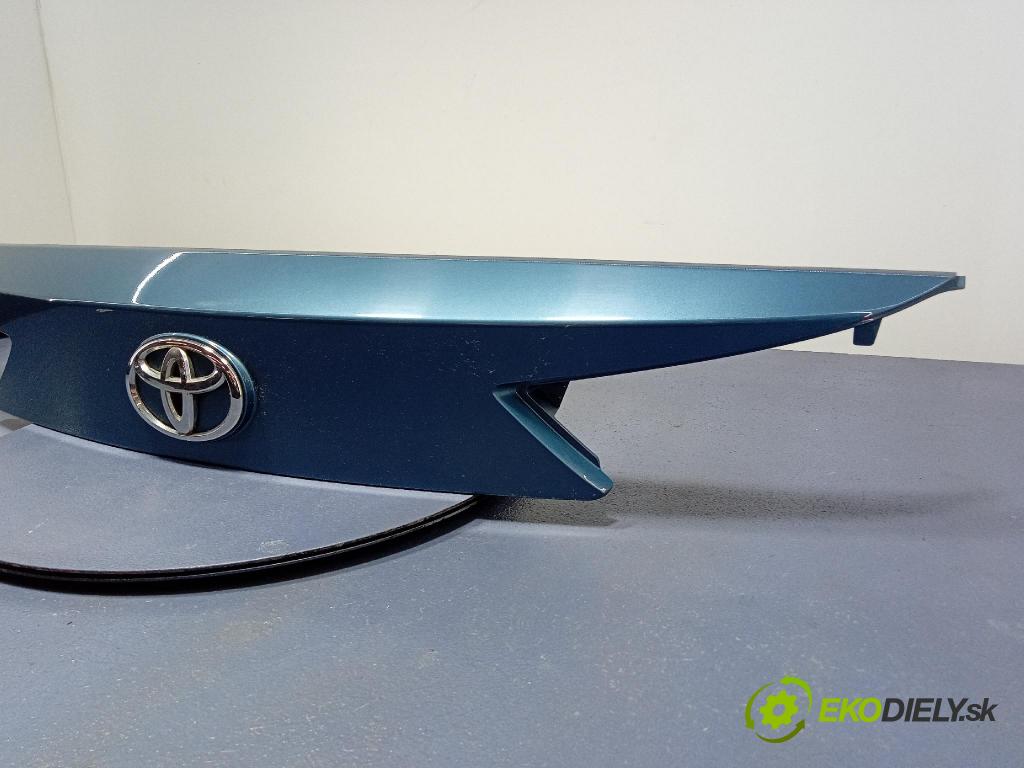 Toyota Auris 2016 zaslepka: zad 76811-02830