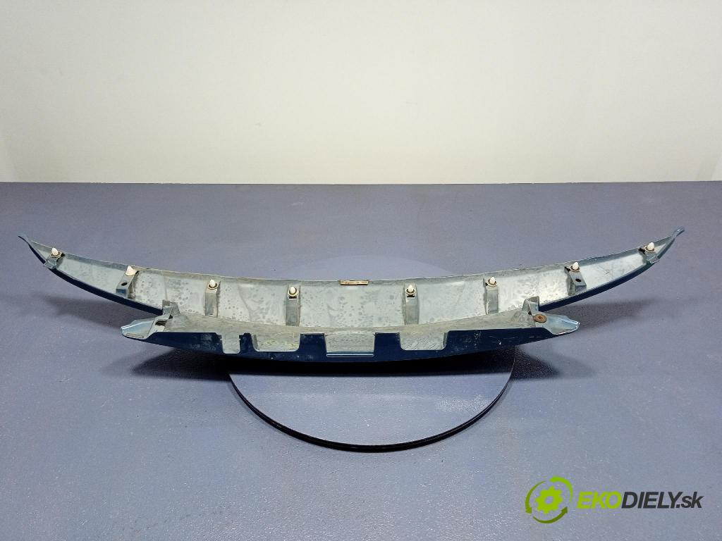 Toyota Auris 2016 zaslepka: zad 76811-02830