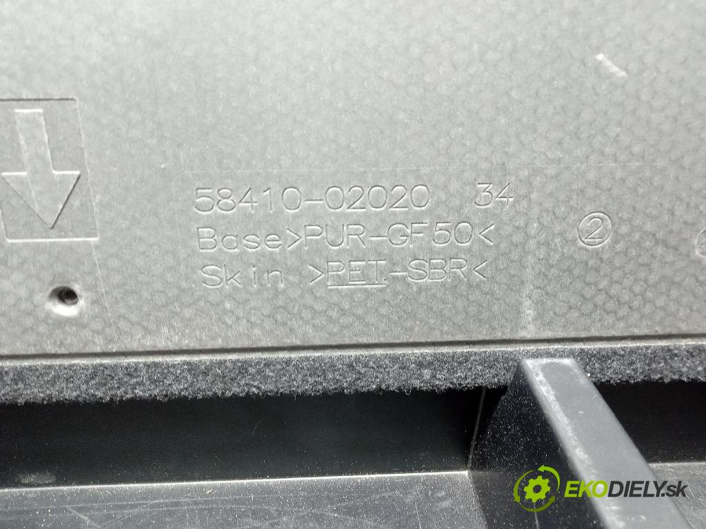 Toyota Auris 2016 kastlík 64070-02010