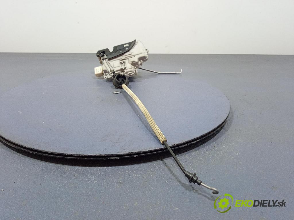 Audi A6 2005 zámok dvere Predné Vľavo: 4F1837015