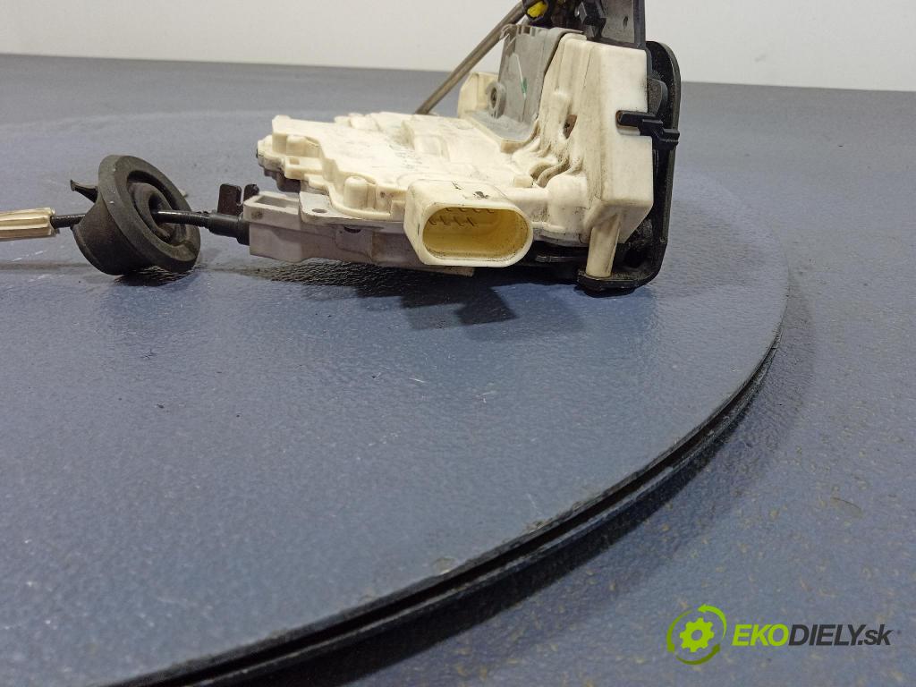 Audi A6 2005 zámok dvere Predné Vľavo: 4F1837015