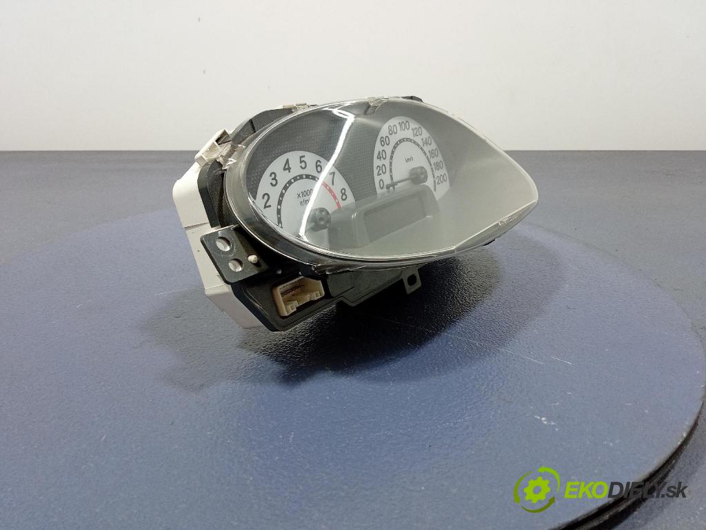 Toyota Yaris 2001 prístrojovka/ budíky 83800-52330