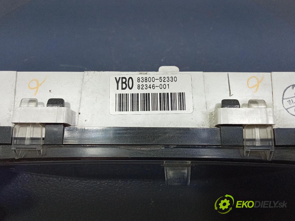 Toyota Yaris 2001 prístrojovka/ budíky 83800-52330