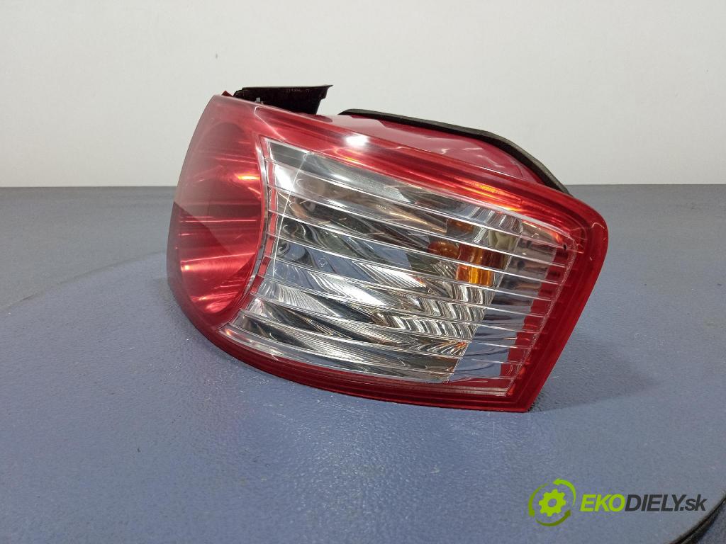 Kia Opirus 2005 svetlo / reflektor zad Prava: Vonkajsia: 92402-3F0