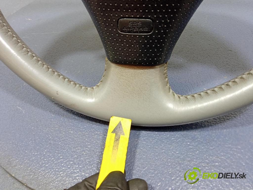 Toyota Yaris 2001 volant