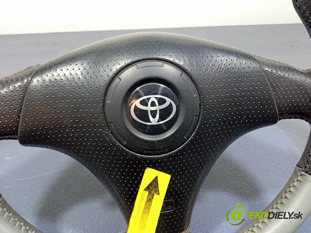 Toyota Yaris 2001 volant