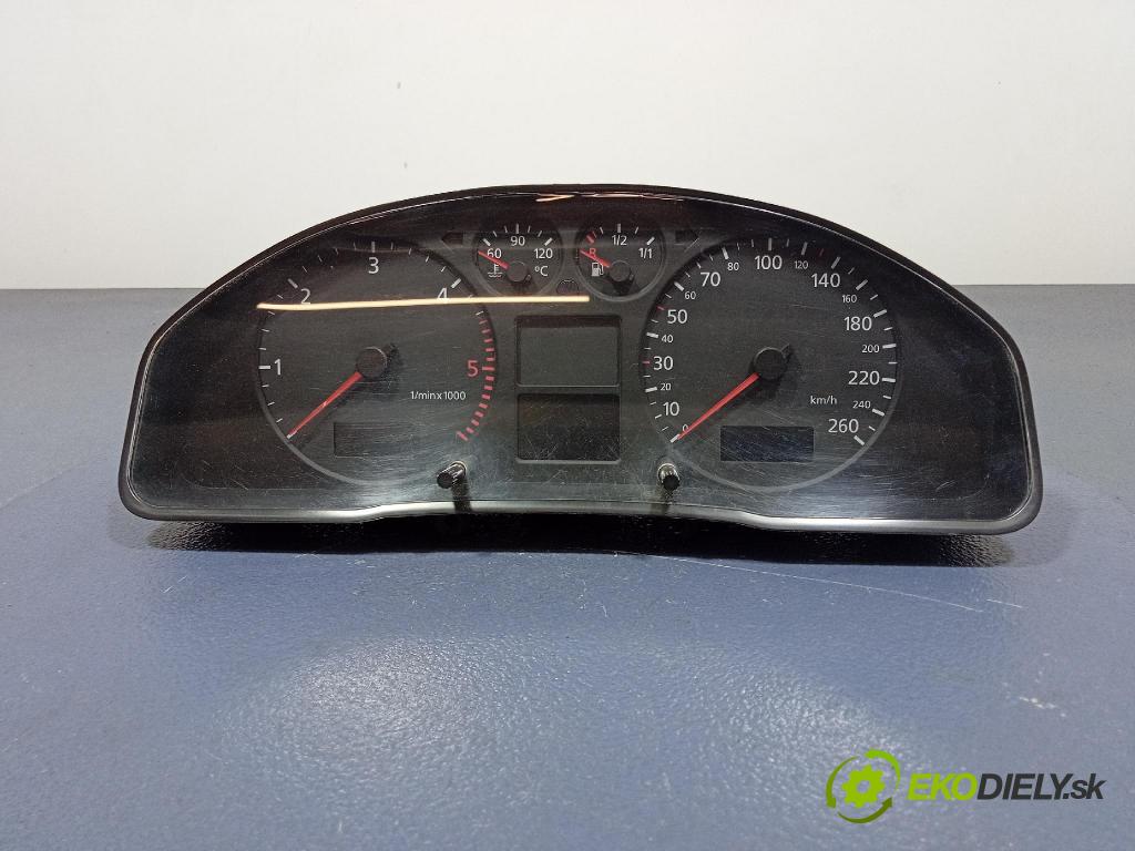 Audi A4 2000 prístrojovka/ budíky 8D0920900R