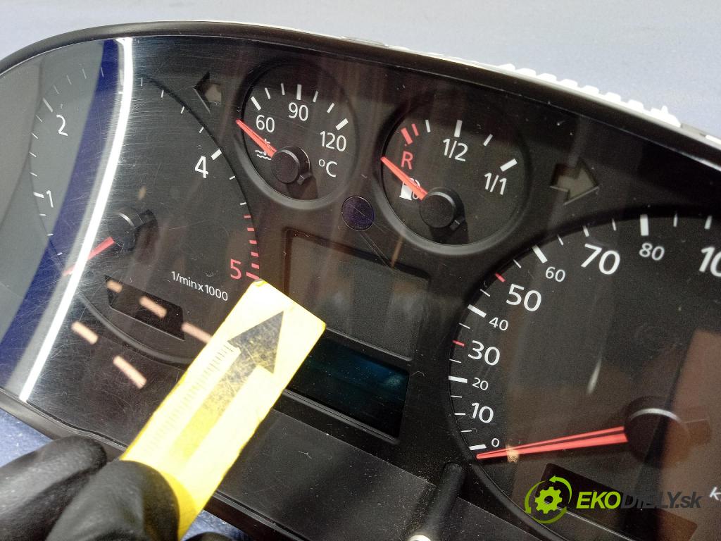 Audi A4 2000 prístrojovka/ budíky 8D0920900R