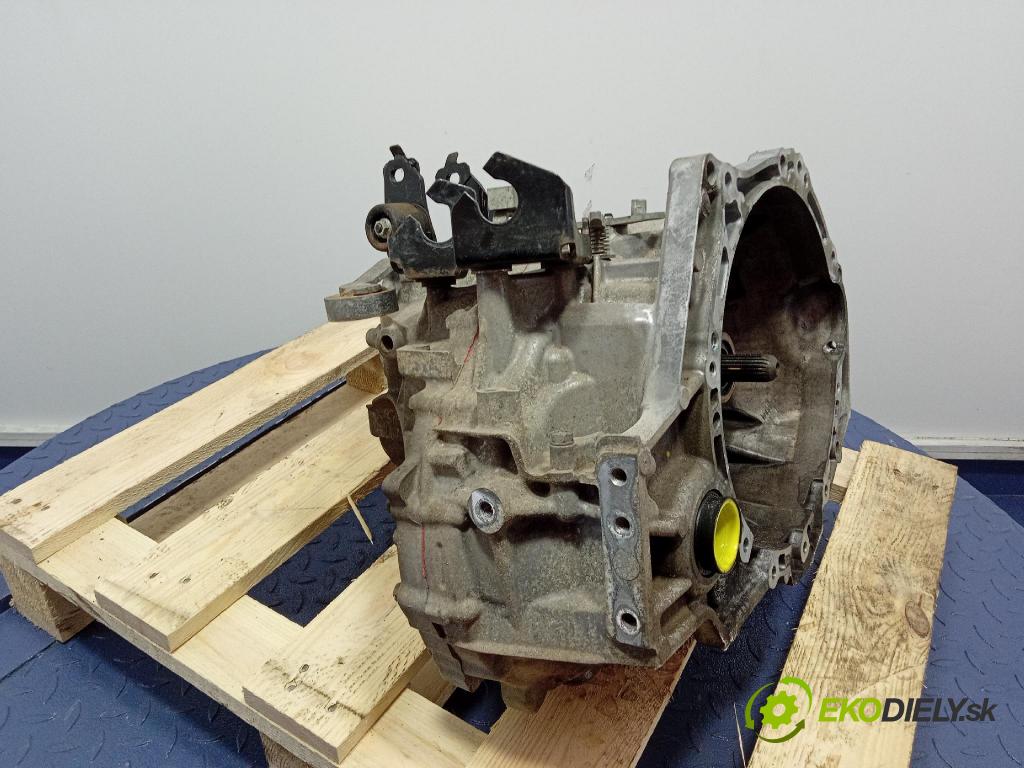 Toyota Auris 2016 prevodovka Manualna 33111-02050