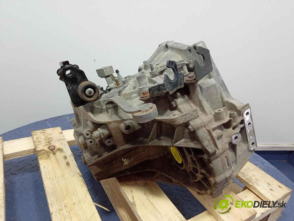Toyota Auris 2016 prevodovka Manualna 33111-02050