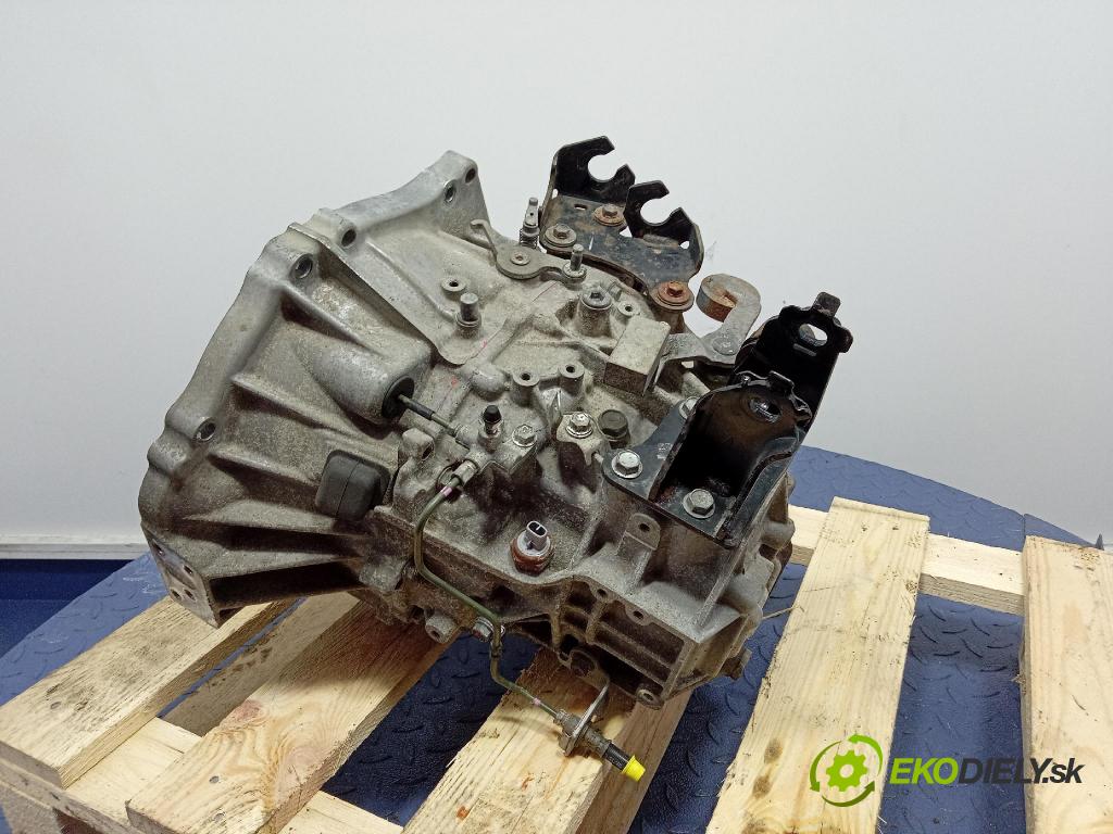 Toyota Auris 2016 prevodovka Manualna 33111-02050