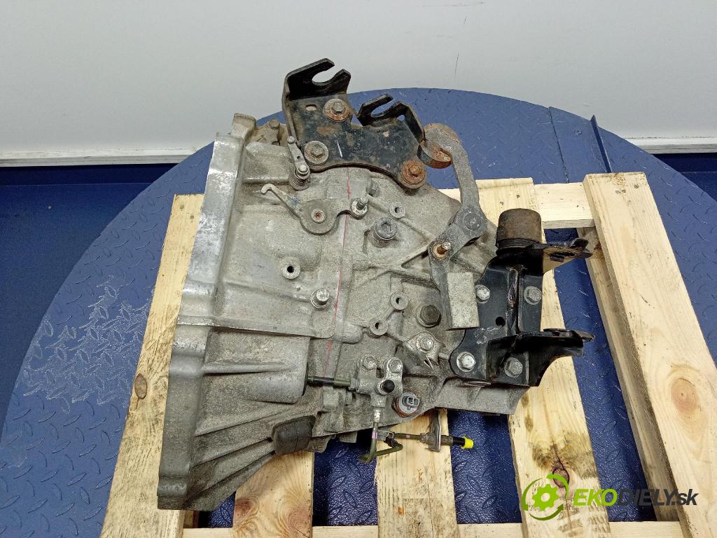 Toyota Auris 2016 prevodovka Manualna 33111-02050
