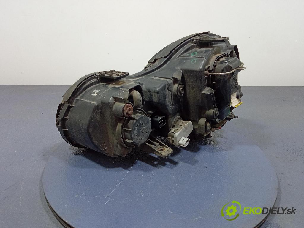 Kia Opirus 2005 Reflektor: v pravo: 106-0401