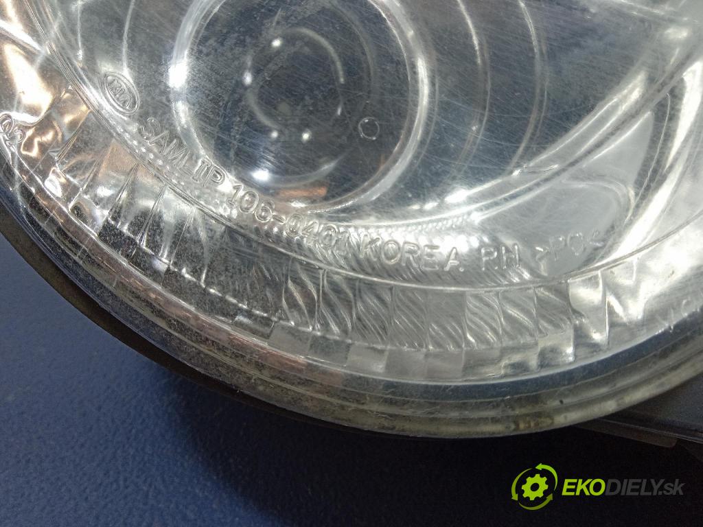 Kia Opirus 2005 Reflektor: v pravo: 106-0401