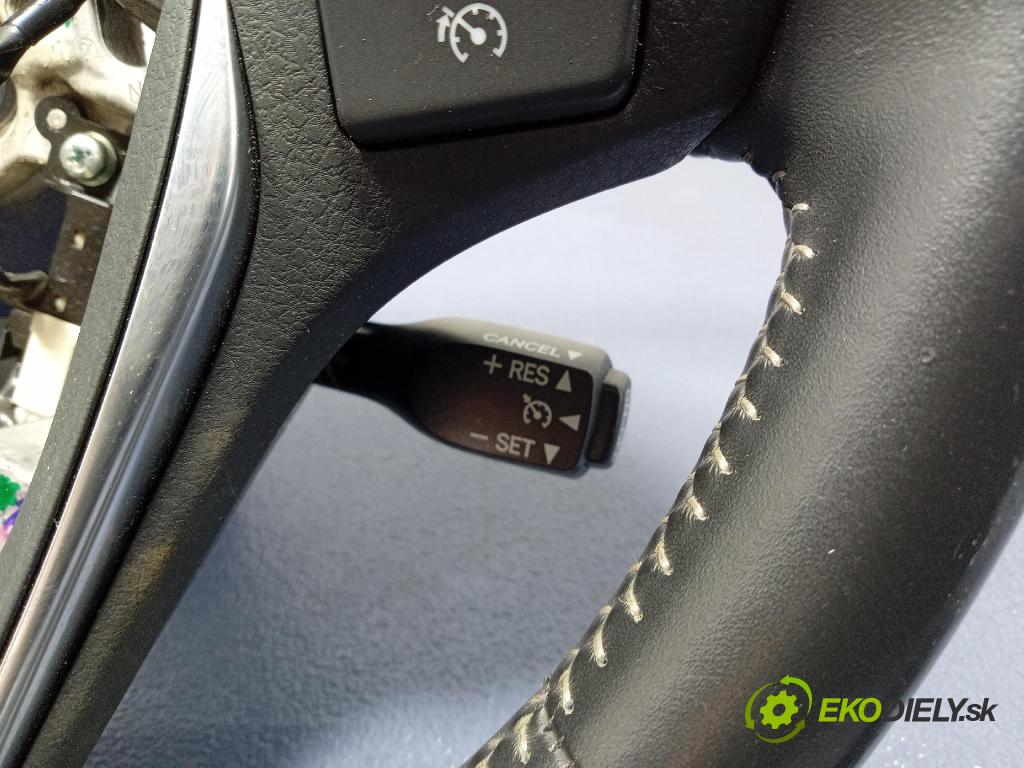 Toyota Auris 2016 volant 6212135