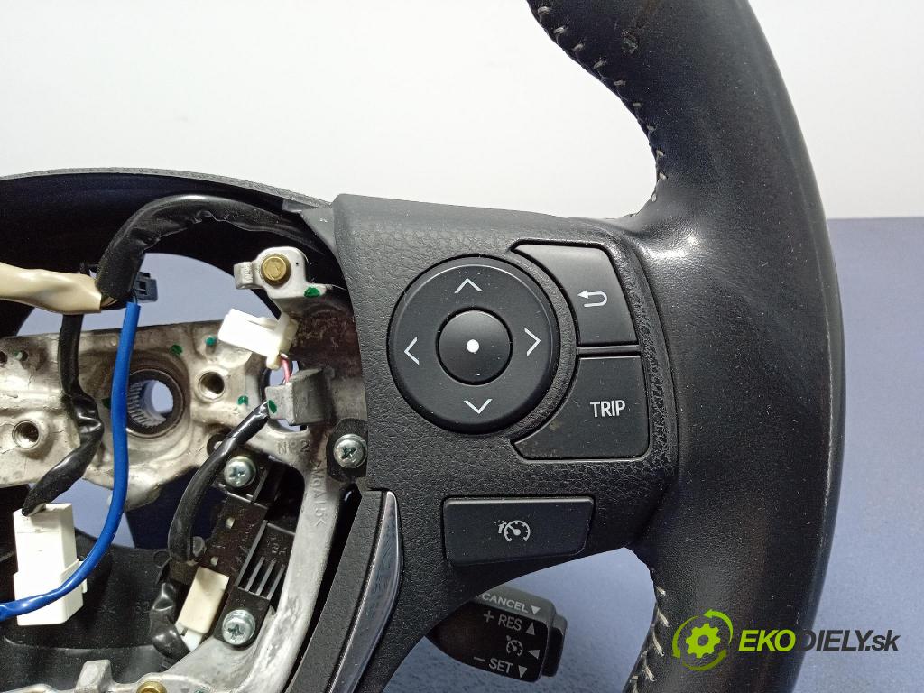 Toyota Auris 2016 volant 6212135