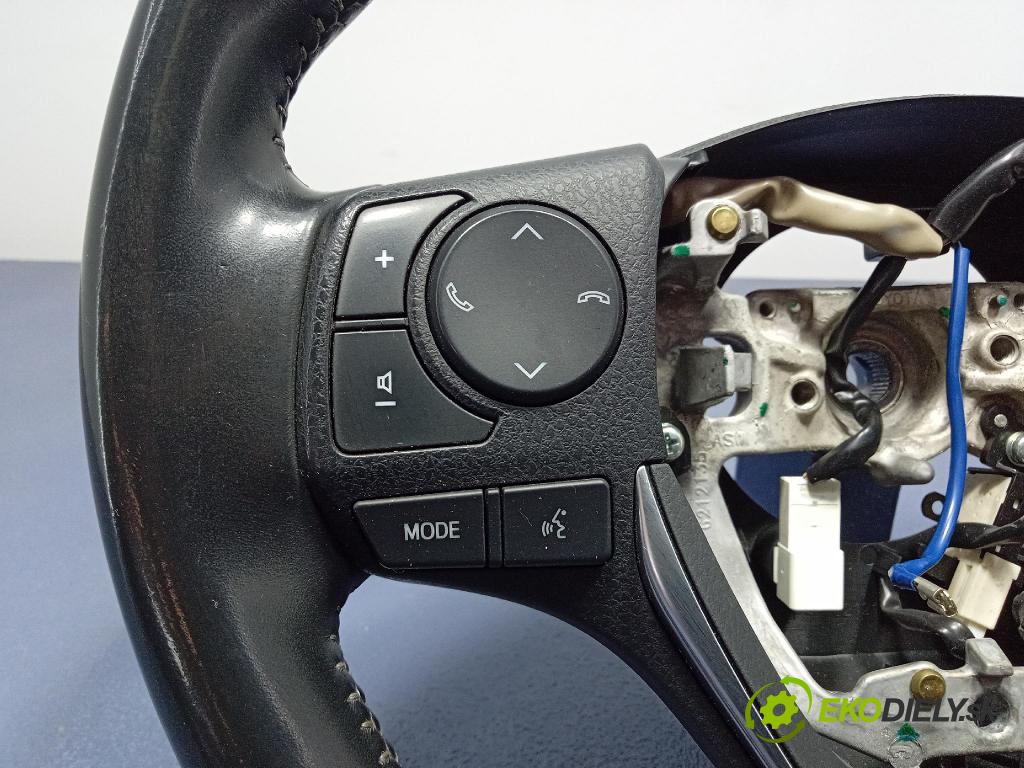 Toyota Auris 2016 volant 6212135