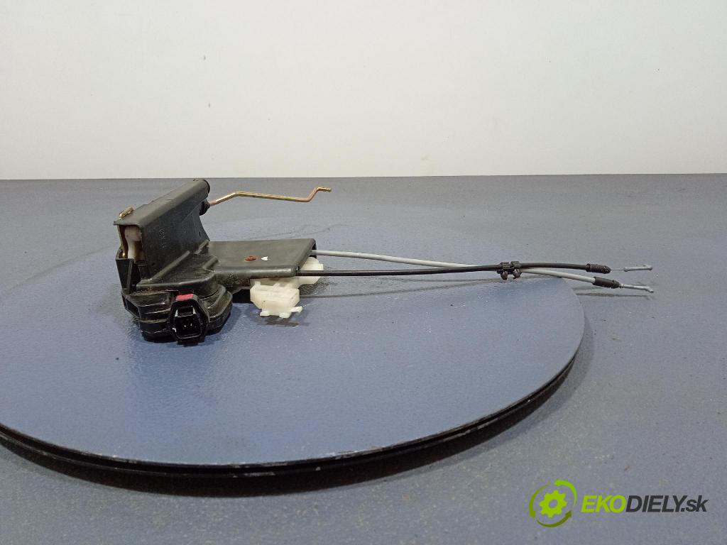 Kia Opirus 2005 zámok dvere Predné v pravo: