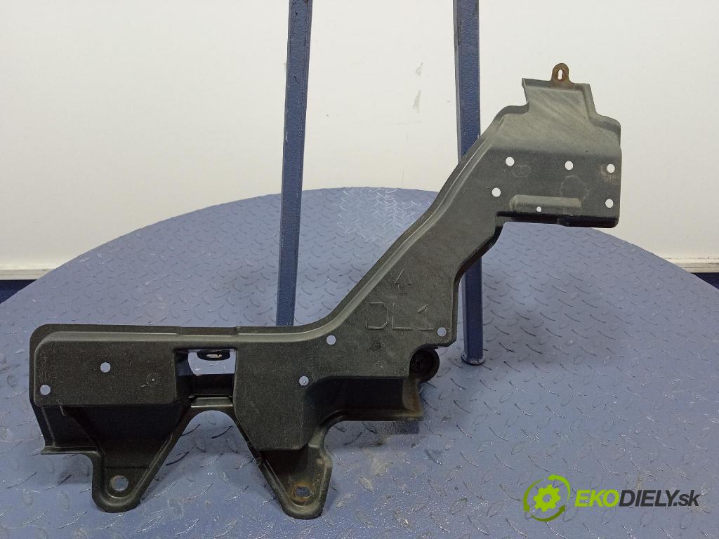 Toyota Auris 2016 kryt Plast: podvozek: 57628-02090