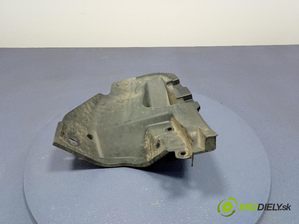 Toyota Auris 2016 kryt Plast: podvozek: 52591-02260