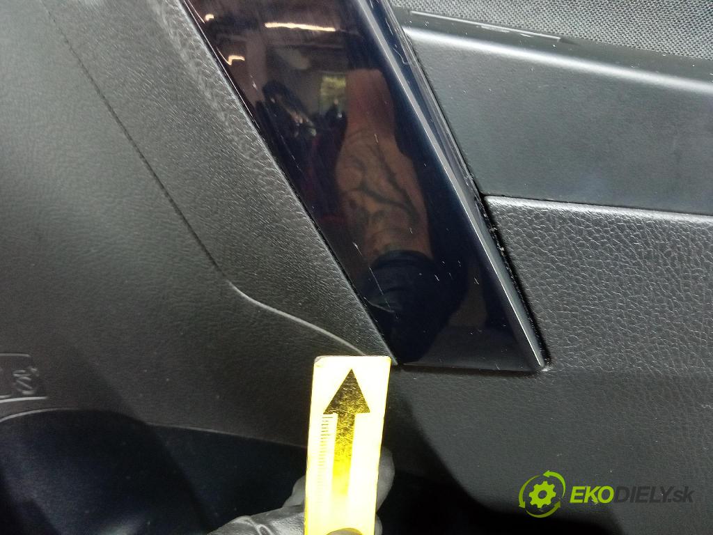Toyota Auris 2016 Čalounictví: dvere Predné Prava:
