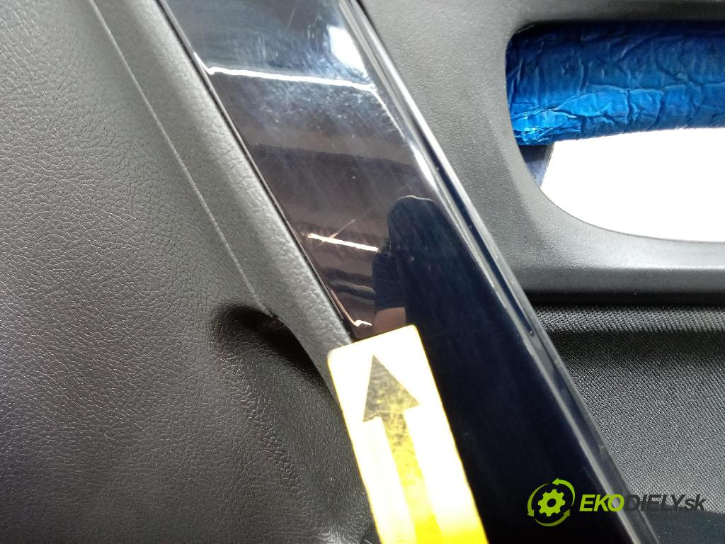 Toyota Auris 2016 Čalounictví: dvere Predné Prava: