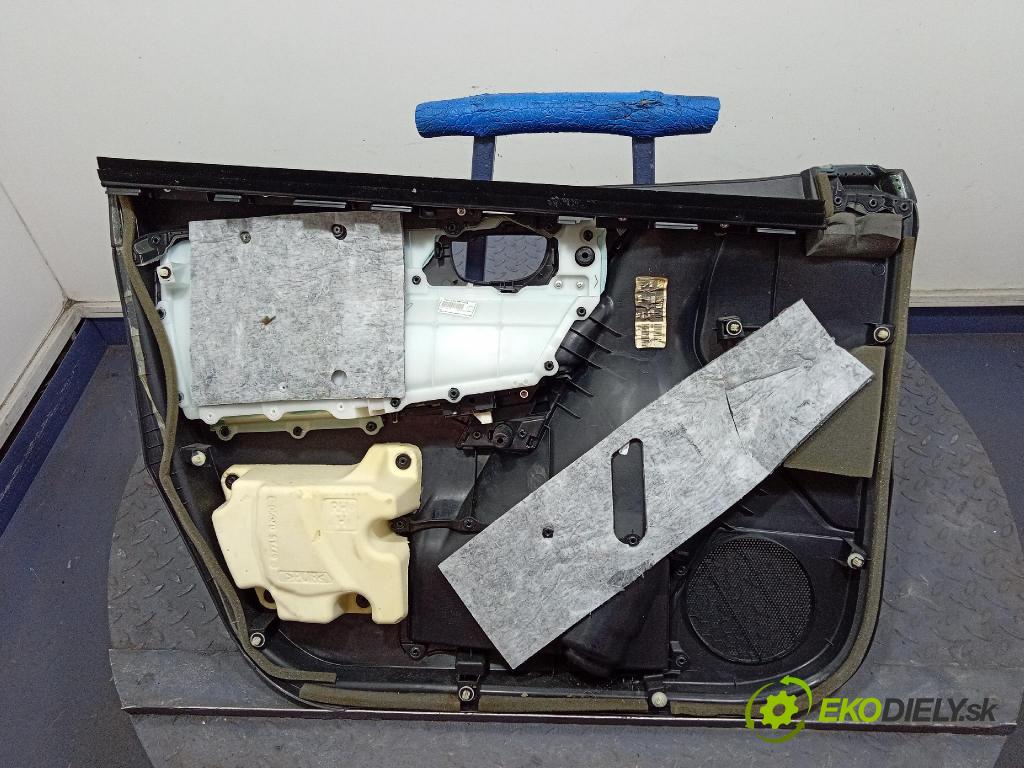 Toyota Auris 2016 Čalounictví: dvere Predné Prava: