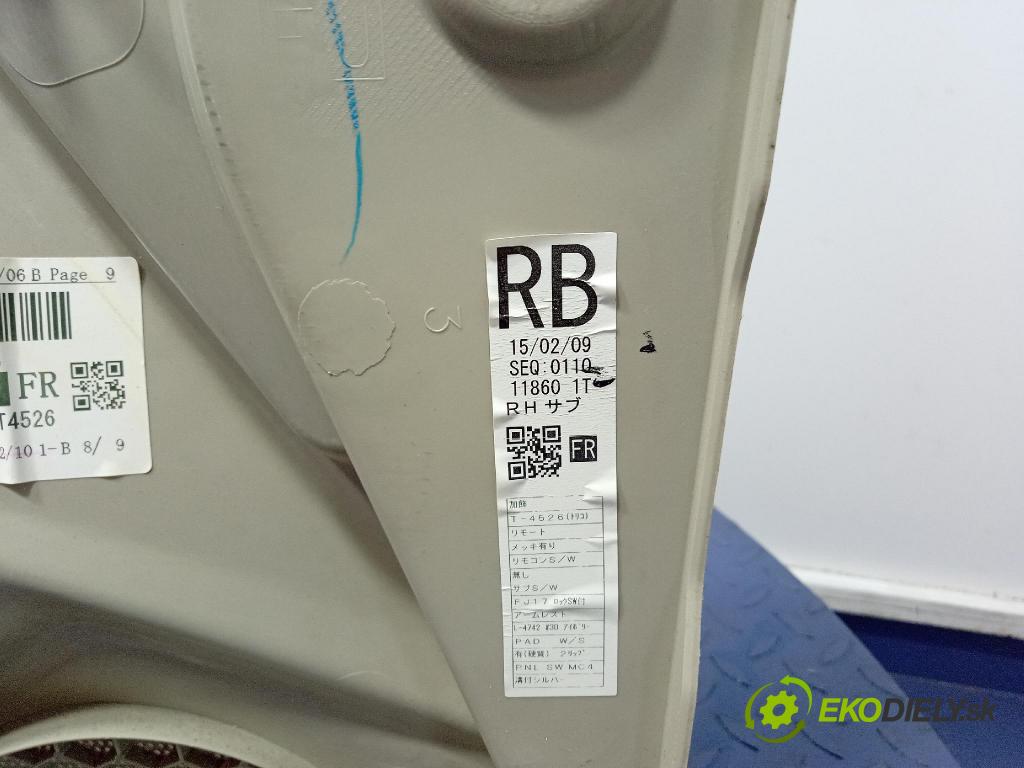 Subaru Xv 2015 Tapacír: dveře před Práva: 94213FJ000