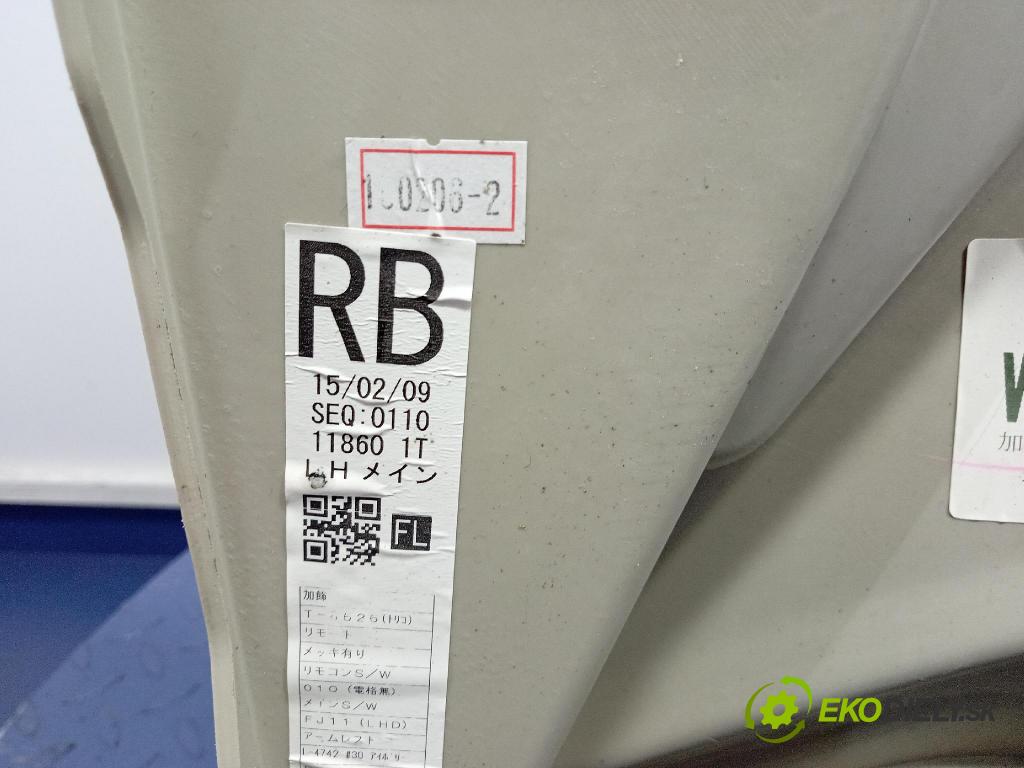 Subaru Xv 2015 Tapacír: dveře před levá 94213FJ010