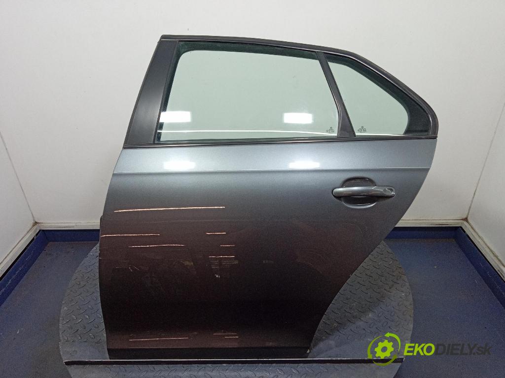 Vw Jetta 2006 dvere zad Vľavo: