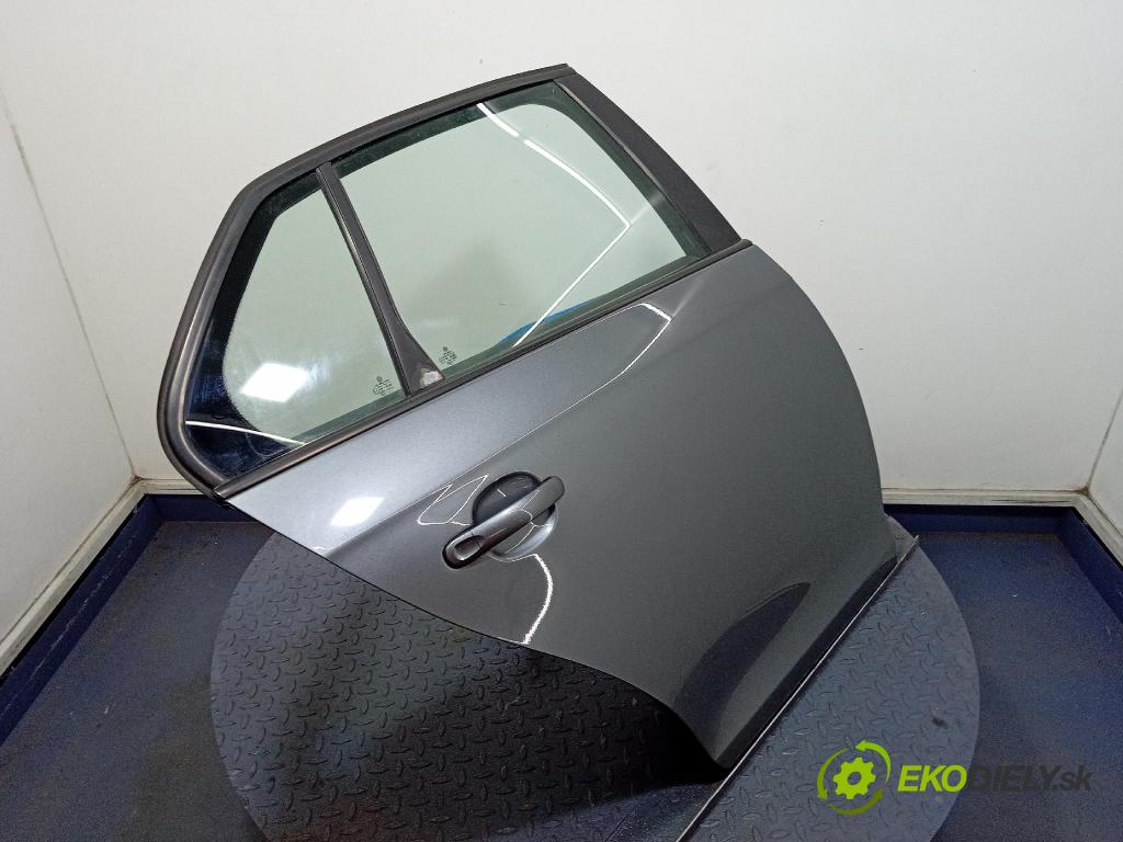 Vw Jetta 2006 dvere zad pravé